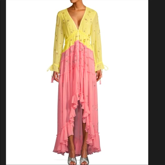 New! Exclusive Rococo Sand V-neck Ruffle Dress 💖 - Picture 2 of 6